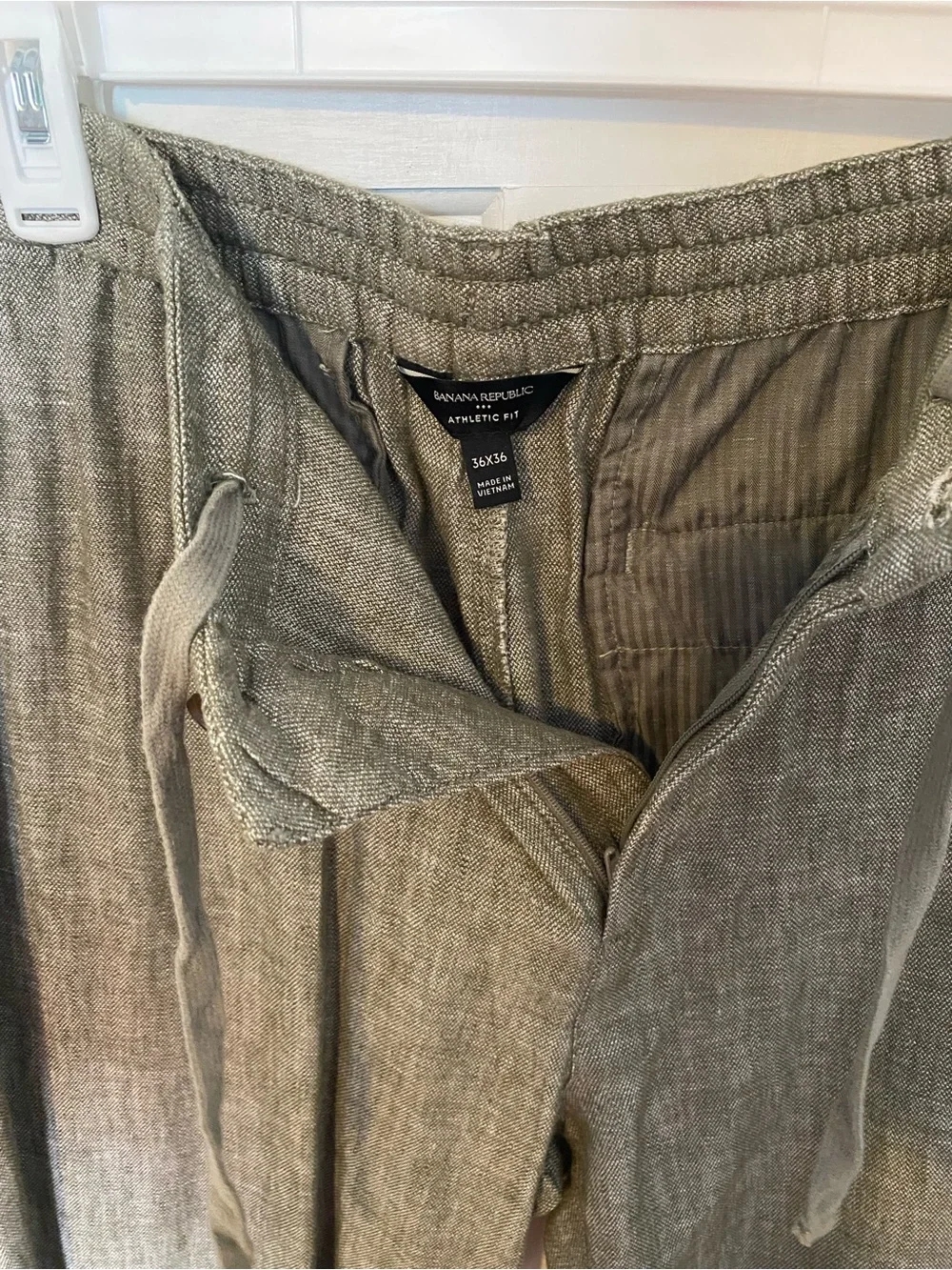 Banana Republic Men's Athletic Fit Drawstring Chinos — Heathered Green